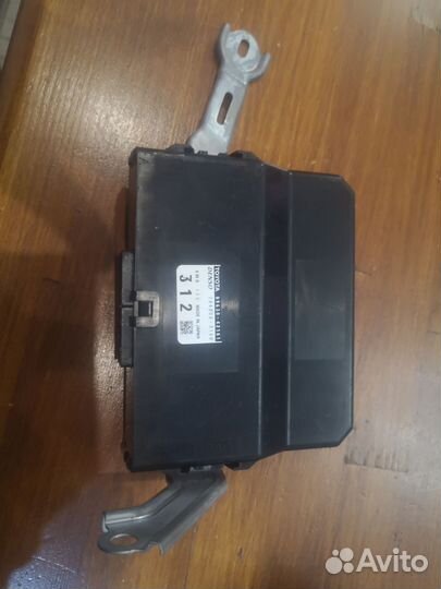 Блок управления полным приводом Rav4 50 8963042161