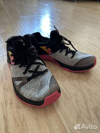 Кроссовки Nike женские