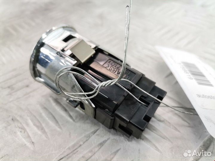 Кнопка запуска двигателя Toyota Prius 2 2008