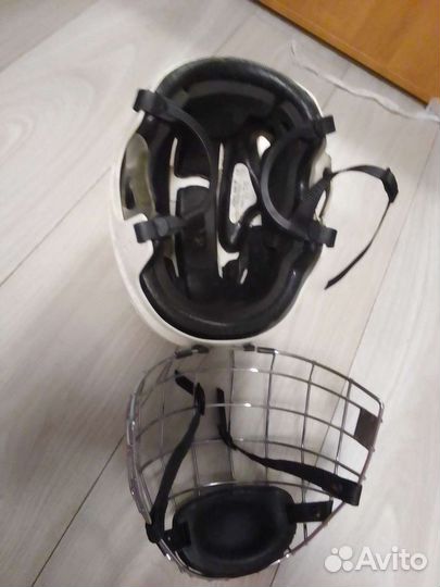 Хоккейный шлем