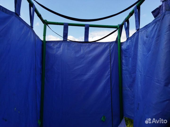 Душ с раздевалкой, баком с ремнями,поддоном