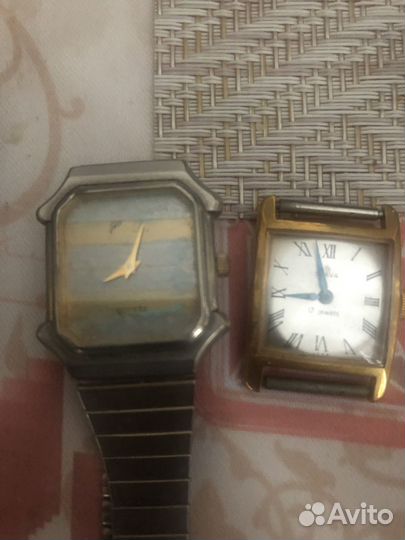 Старые часы в ассортименте