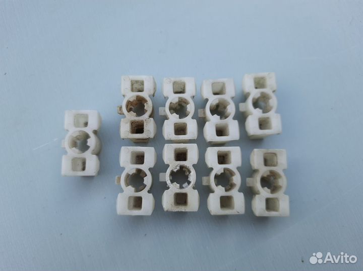 Клипса молдинга крыши Skoda Octavia A4 Tour