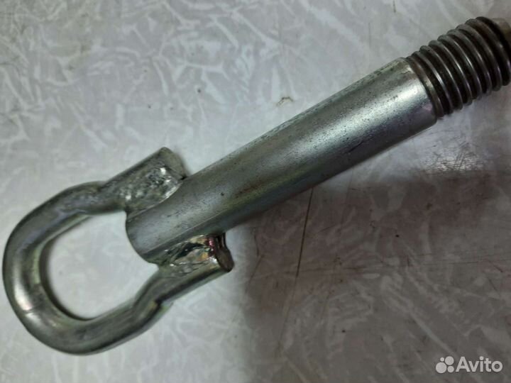 Буксировочная проушина на Mazda CX-7