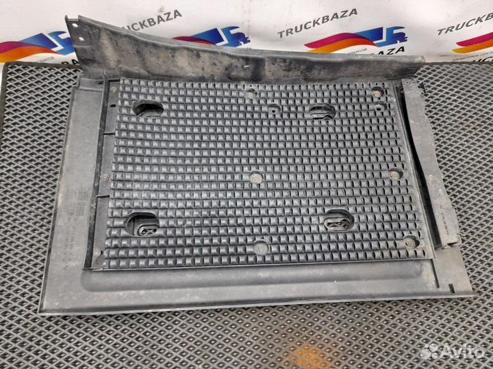 Крыло переднее левое задняя часть