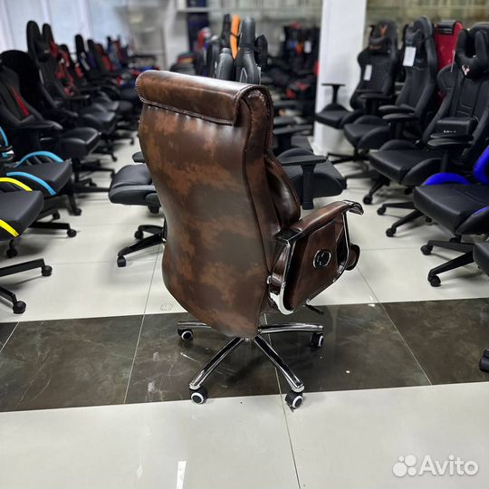 Кресло руководителя M02