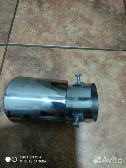 Наконечник на выхлопную трубу автомобиля