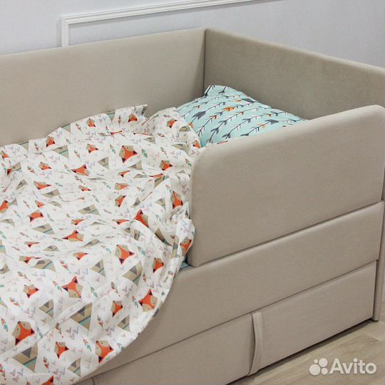 Детская кровать Соня из мягкого велюра