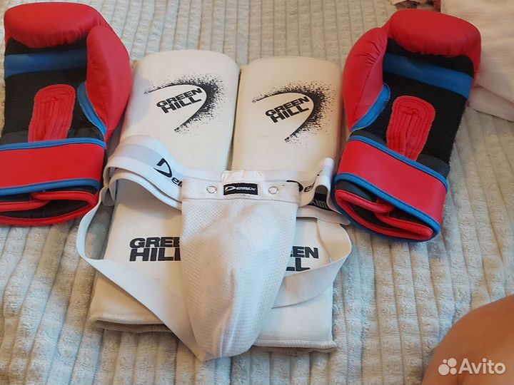 Защита голени перчатки боксёрские и боднобордс