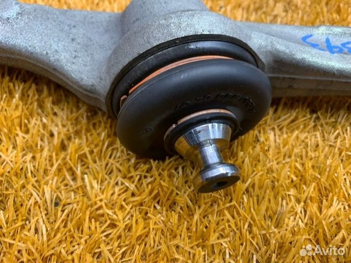 Рычаг подвески нижний передний правый