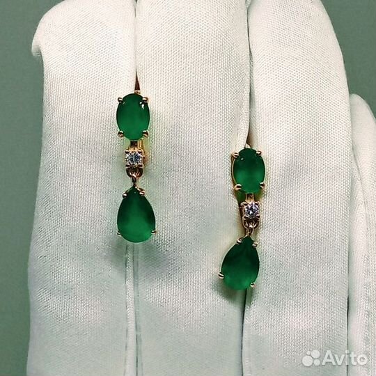 Золотые серьги с камнем