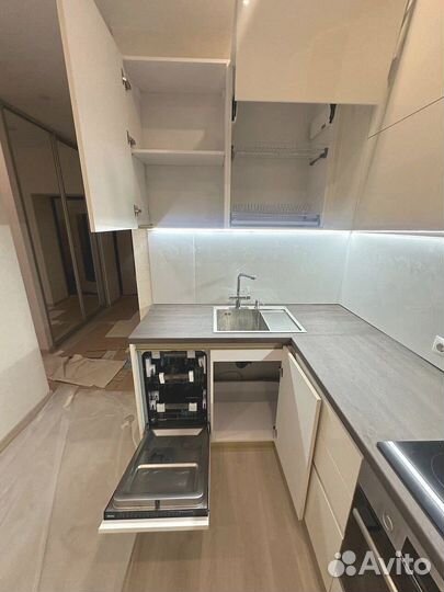 Кухня на заказ, кухня в потолок