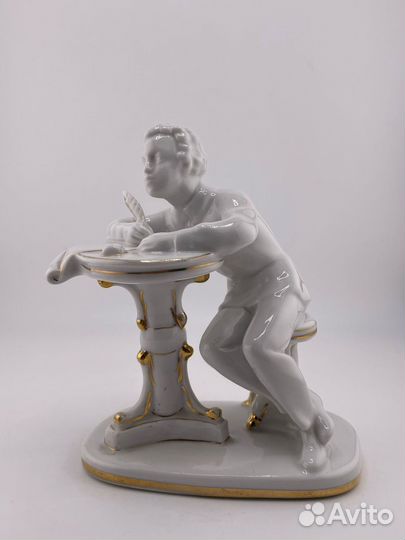 Статуэтка фарфоровая Юный Пушкин. лфз