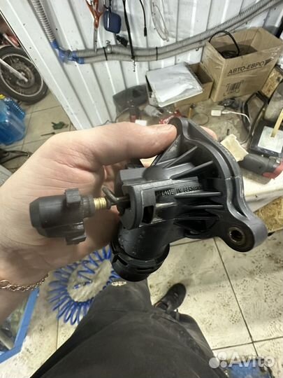 Радиатор охлаждения двигателя на бмв Х1 (е84)