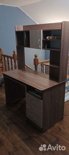 Письменный стол