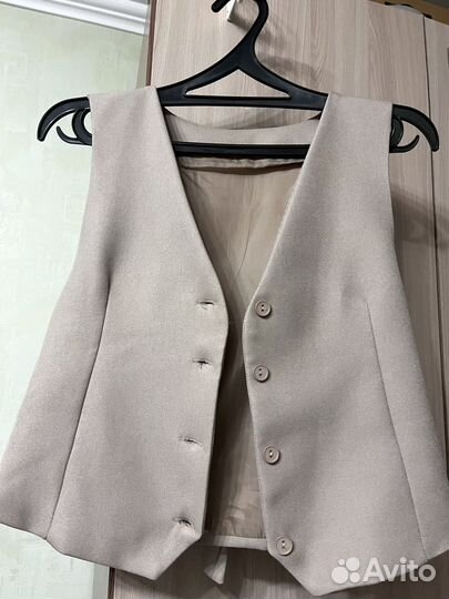 Жилетка женская костюмная 44