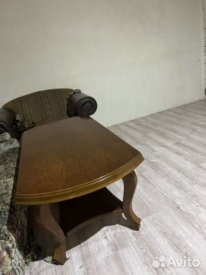 Журнальный столик