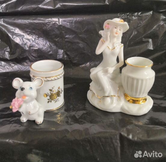 Фарфоровые вазочки, шкатулки, икорница, чайники