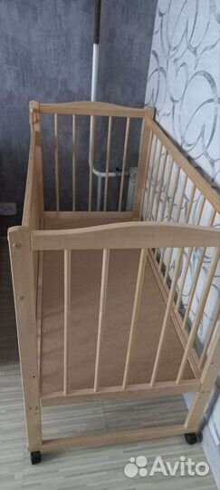 Детская кроватка с матрасом и бортиками