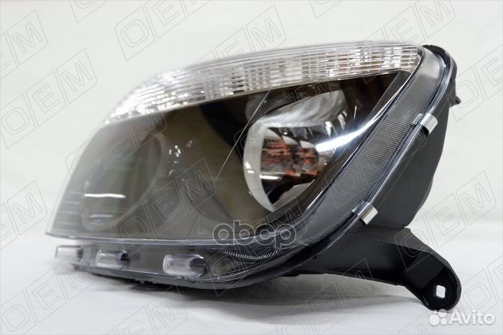 Фара левая Renault Duster 1 2011-2015, черная