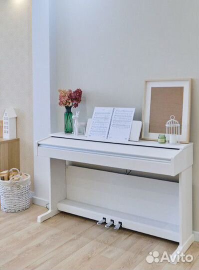 Цифровое пианино Yamaha YDP-144 белое