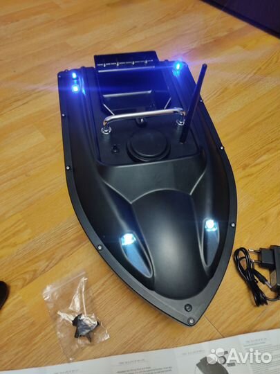 Прикормочный кораблик для рыбалки