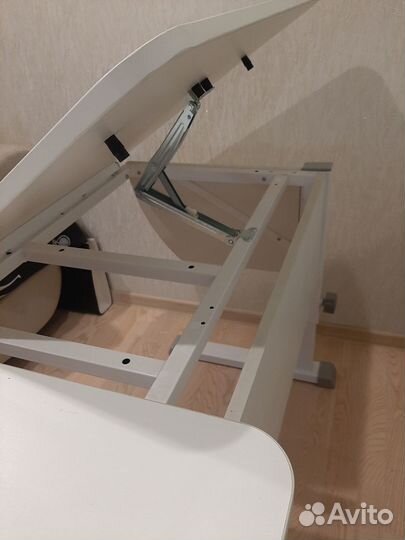 Детский письменный стол