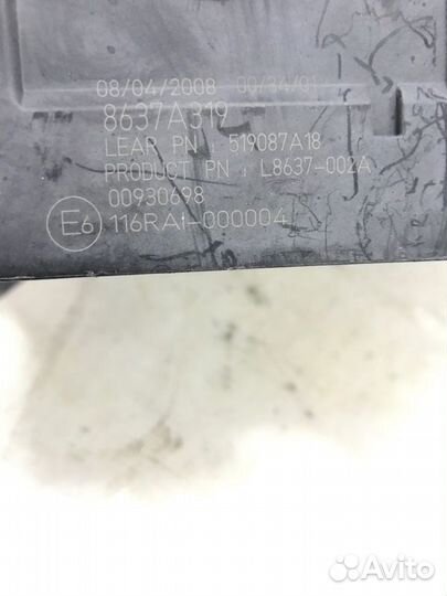 Блок предохранителей салонный Mitsubishi Outlander