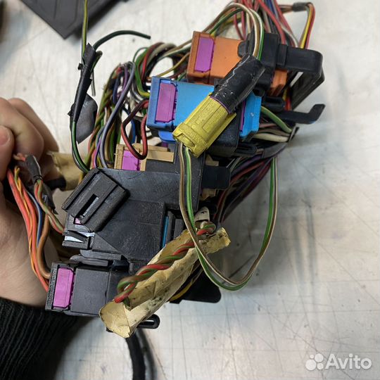 Кронштейн проводки Volkswagen Passat B5