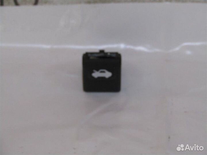 Кнопка открывания капота Kia Rio G4FG 2019