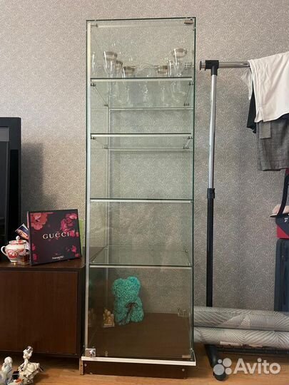 Стеклянный шкаф (витрина)