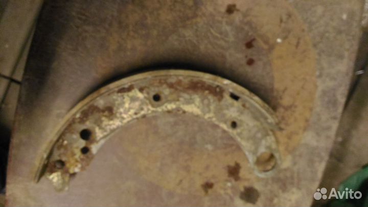 Продам новые колодки тормозные на газ-21