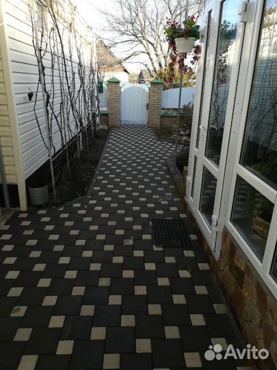 Укладка тротуарной плитки, установка бордюров