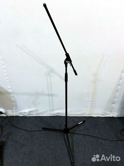 Микрофонные стойки K&M, пюпитры, клавишные стойки