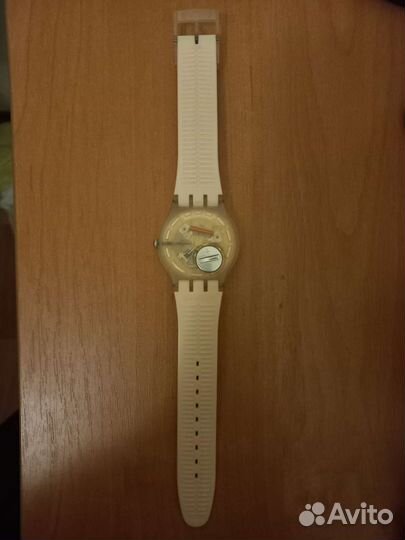 Часы Swatch бежевые