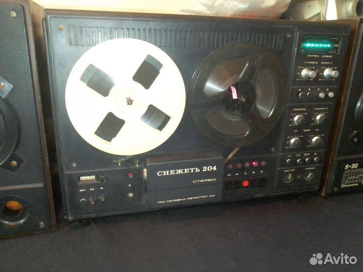 Катушечный магнитофон Снежеть 204. 1984г