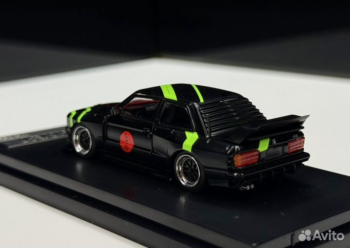 Модель BMW LTO E30 street weapon 1:64