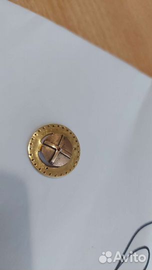 Фрачный значок