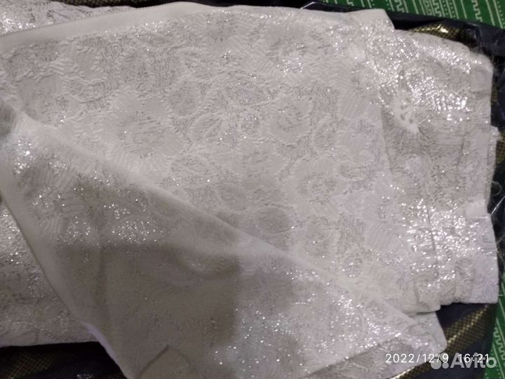 Отрез парчи белой