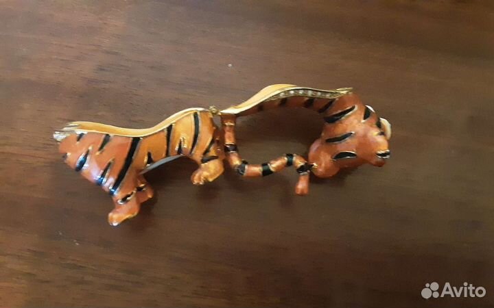 Шкатулка металлические в виде тигра