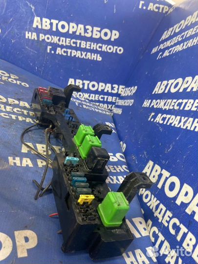 Блок предохранителей. Isuzu Elf грузовой 4BE1 1996