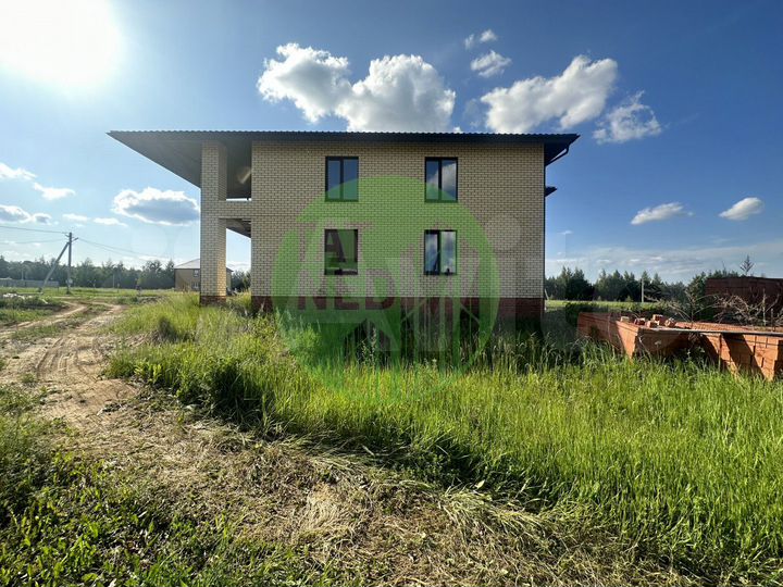 Коттедж 189,6 м² на участке 12 сот.