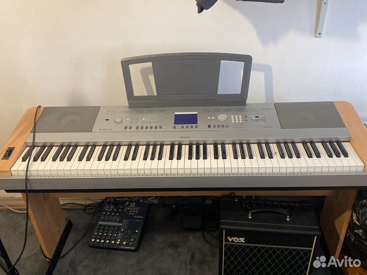 Yamaha portablegrand DGX-640