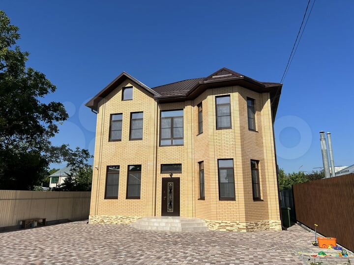 Дом 220 м² на участке 6,5 сот.