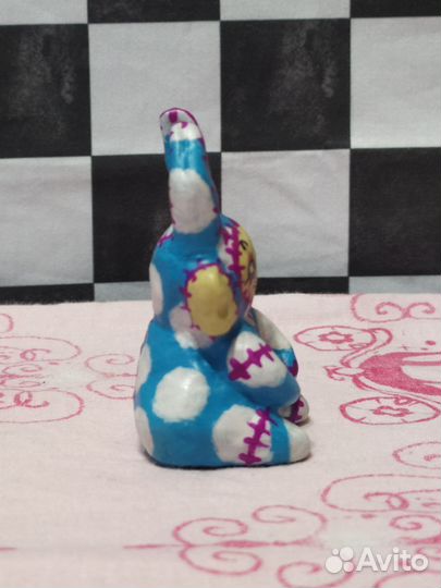 Зайчик из папье-маше