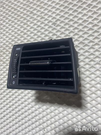 Дефлектор правый торпеды mercedes w202