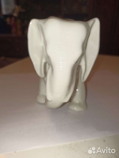 Фарфоровый слон