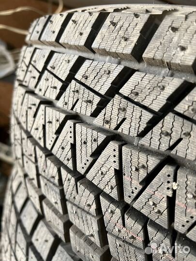 Bridgestone Blizzak DM-V1 215/70 R17