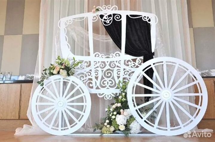 Книги, муляжи, фигуры, колонны декор