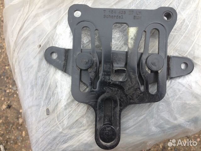 Скоба кулиса петля кронштейн левый капота BMW 5